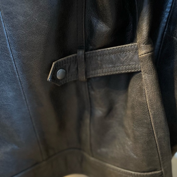 Eddie Bauer Women’s XS full grain leather jacket - Picture 7 of 11